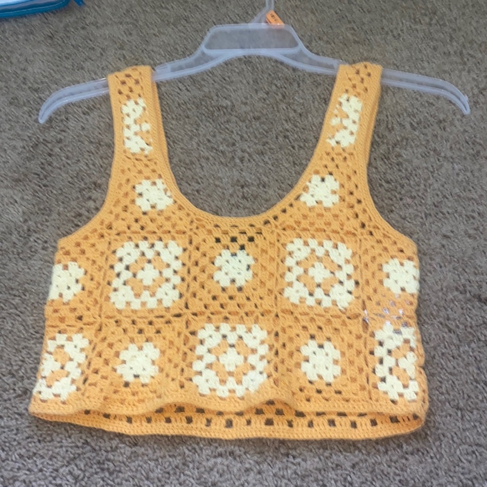 NWOT forever 21 crochet croptop